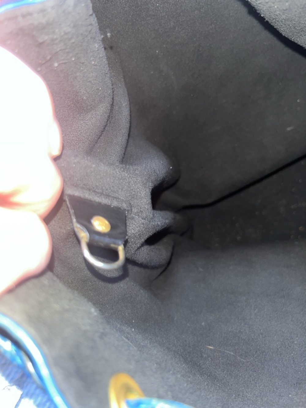 Louis Vuitton Blue Epi Leather Drawstring Hobo - Picture 4 of 16